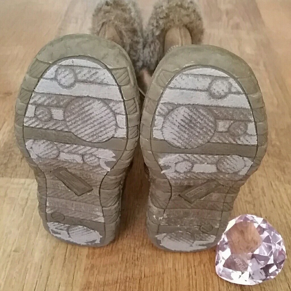 Smart Fit Toddler Girls Size 6.5 Fuzzy Brown Boots‎ With Rhinestone Buckle